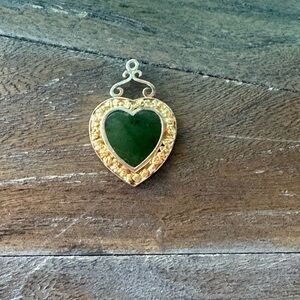 10k gold nephrite jade heart pendant